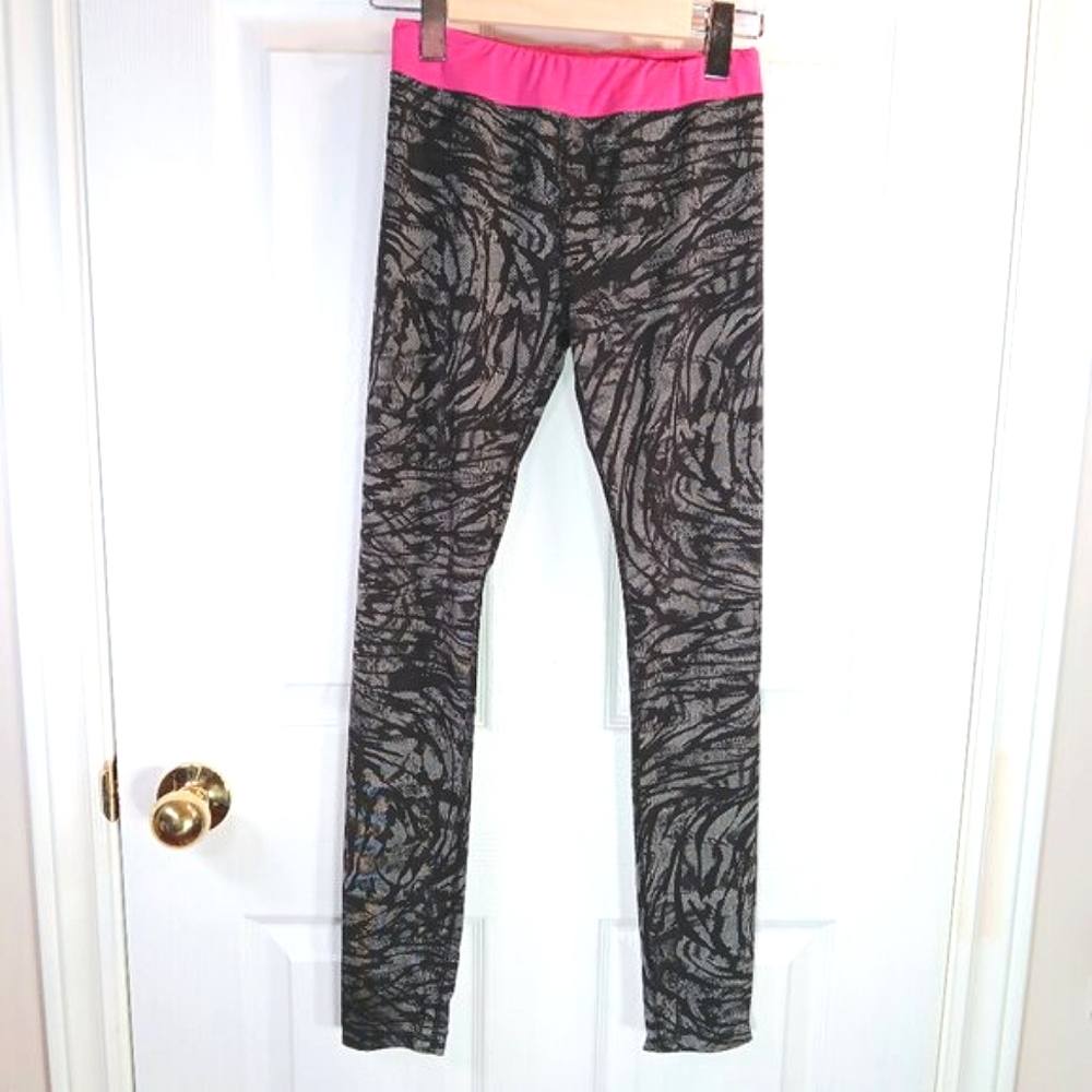Puma Girls Active Leggings Size XL Black Grey Pattern Pink Accents Athletic